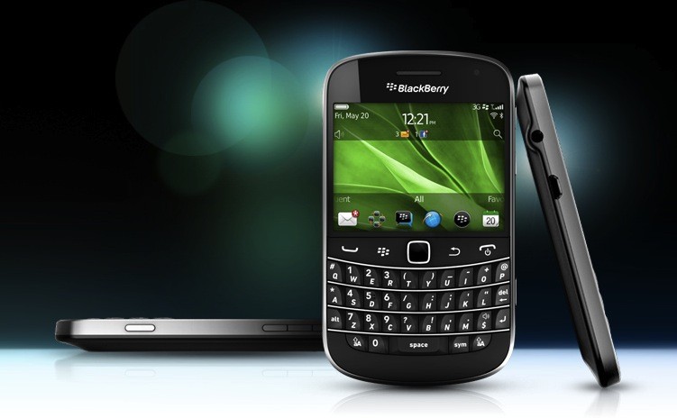 http://cdn.gonzague.me/wp-content/uploads/2011/05/Blackberry-Bold-9900-9930.jpg